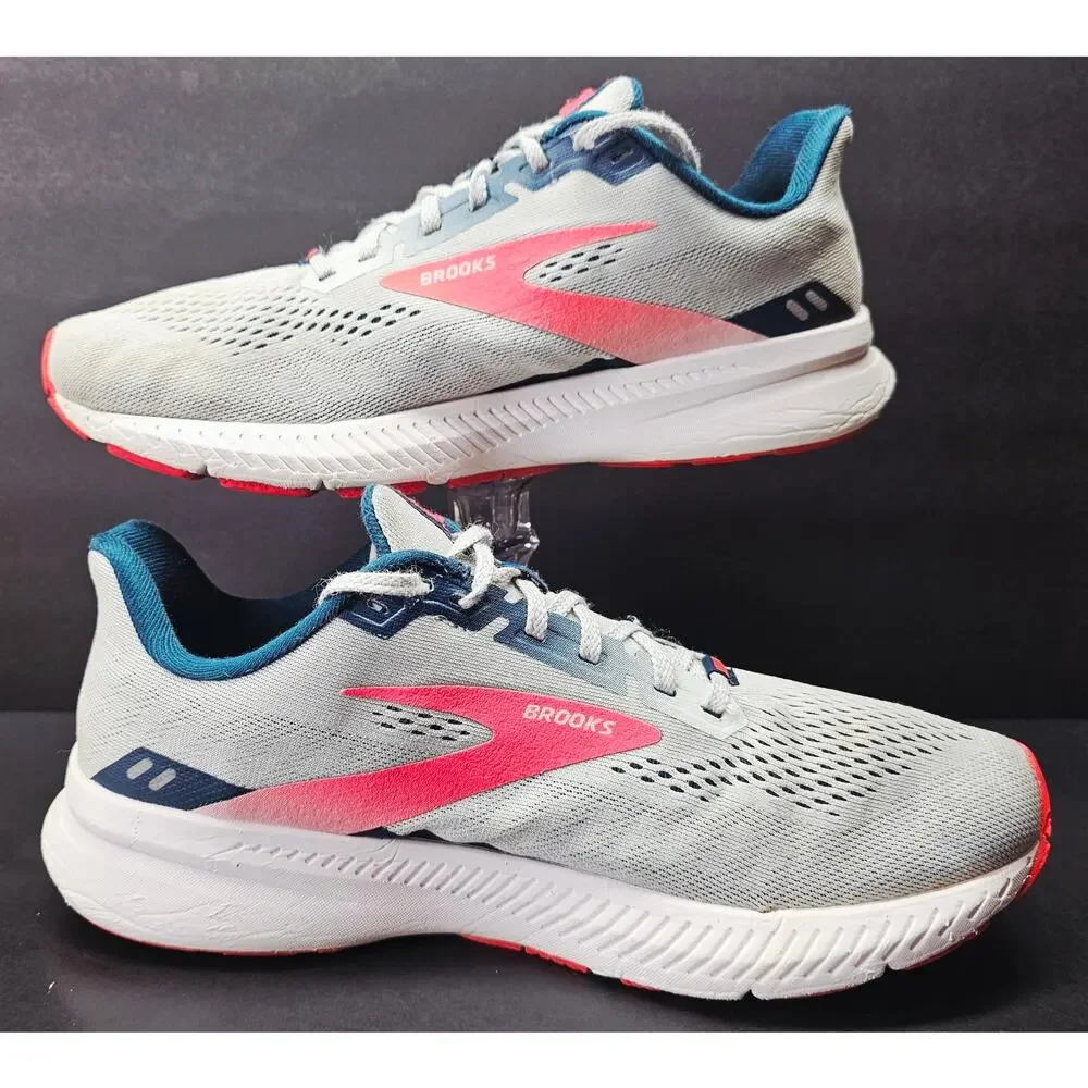 Brooks Women 10 Comfy footwear - Picture 4 of 8